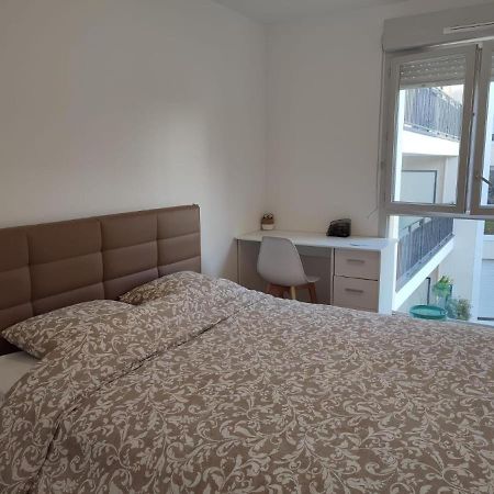 Chambre Privee Dans Un Nouvel Appartement Partage Pres De Paris Avec Parking Gratuit Шевили-Лару Екстериор снимка