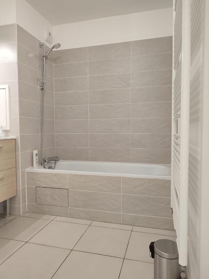 Chambre Privee Dans Un Nouvel Appartement Partage Pres De Paris Avec Parking Gratuit Шевили-Лару Екстериор снимка