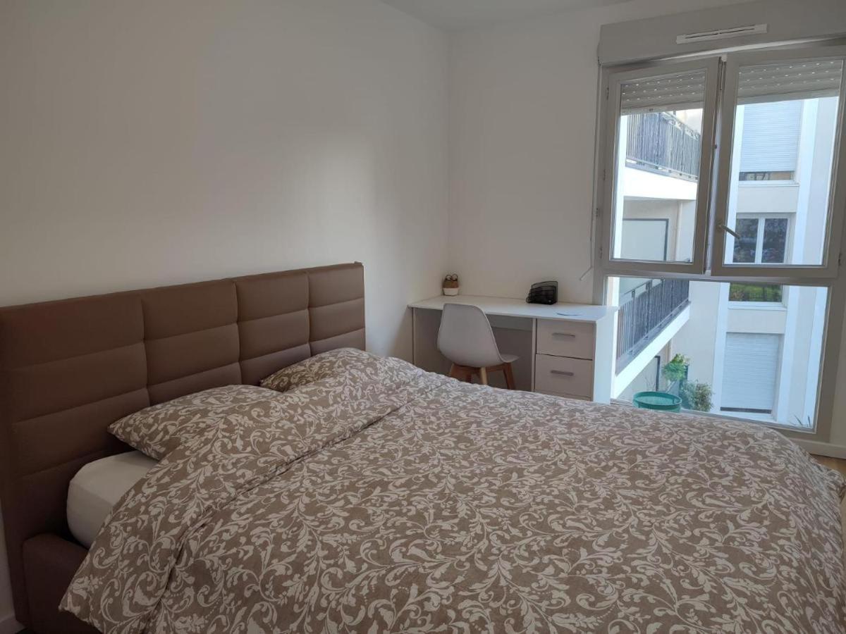 Chambre Privee Dans Un Nouvel Appartement Partage Pres De Paris Avec Parking Gratuit Шевили-Лару Екстериор снимка